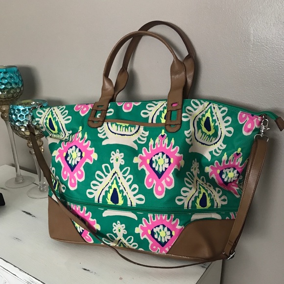 Stella & Dot Handbags - Stella & Dot Getaway - Green Ikat Bag